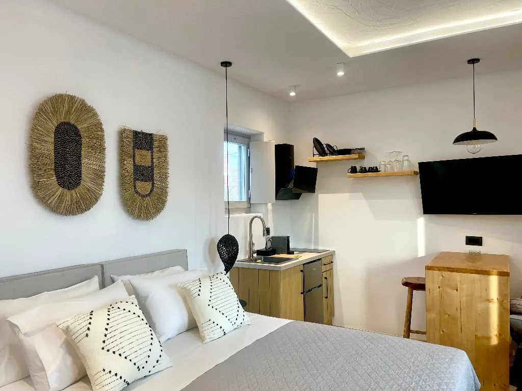 SUITE DELUXE WITH BALCONY Room, Mykonos Dot Suites, Mykonos
