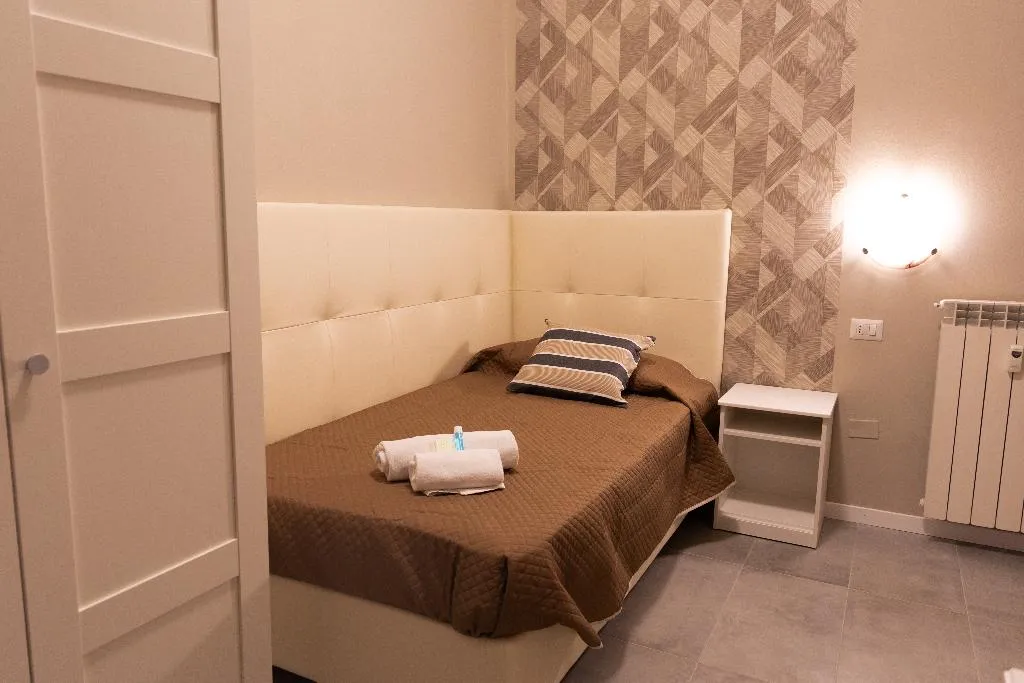 SINGLE STANDARD Room, Hotel Golden Milano, Milan