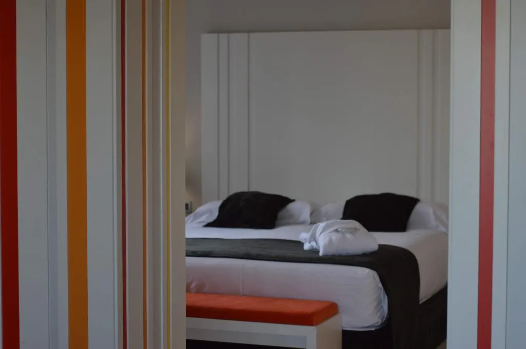 JUNIOR SUITE STANDARD Room, Hotel Chamartin the One, Madrid
