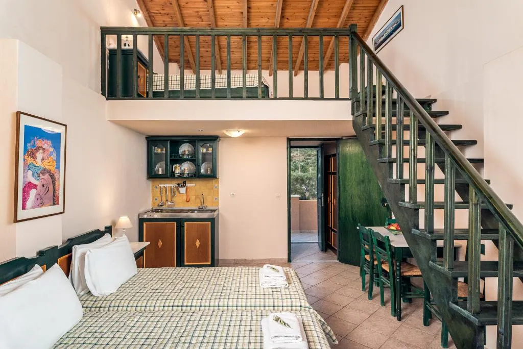 Room, Ledra, Samos
