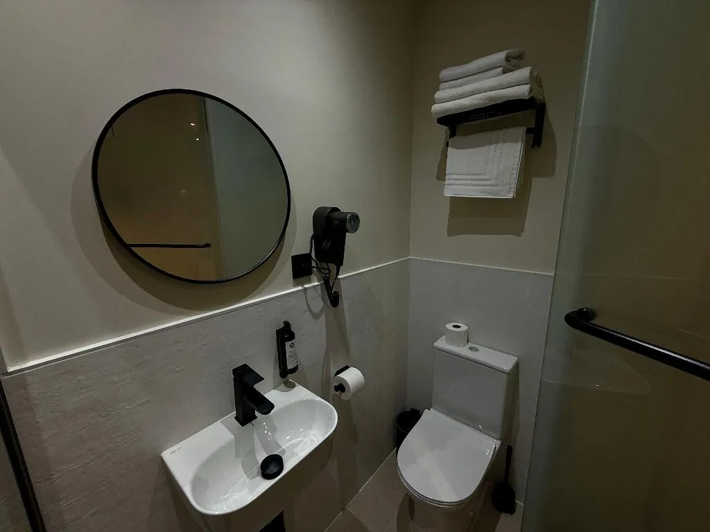 DOUBLE STANDARD Room, Mucho Madrid, Madrid