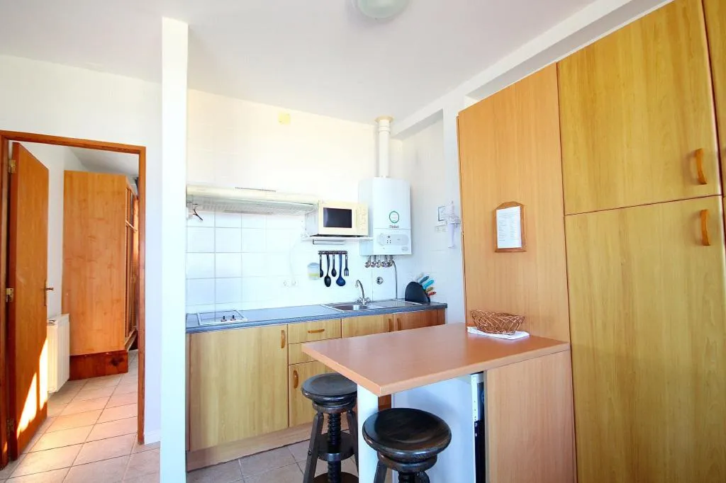 APARTMENT CAPACITY 6 TWO BEDROOMS Room, Quinta Da Vigia, Lisbon