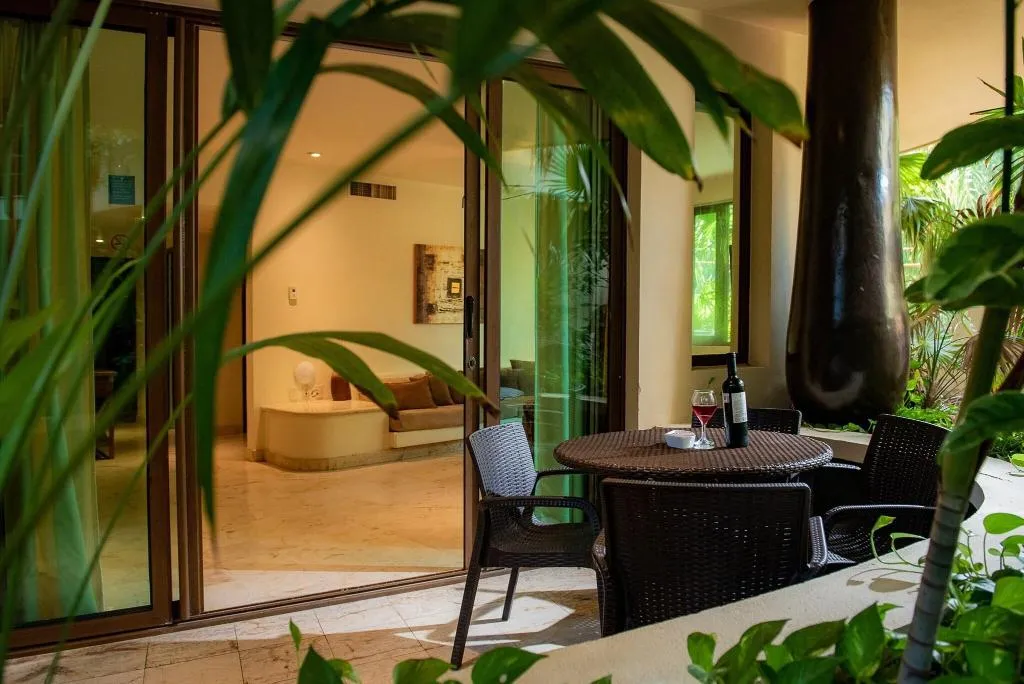 TWIN DELUXE Room, El Taj Ocean Front and Beachside Condo Hotel, Playa Del Carmen