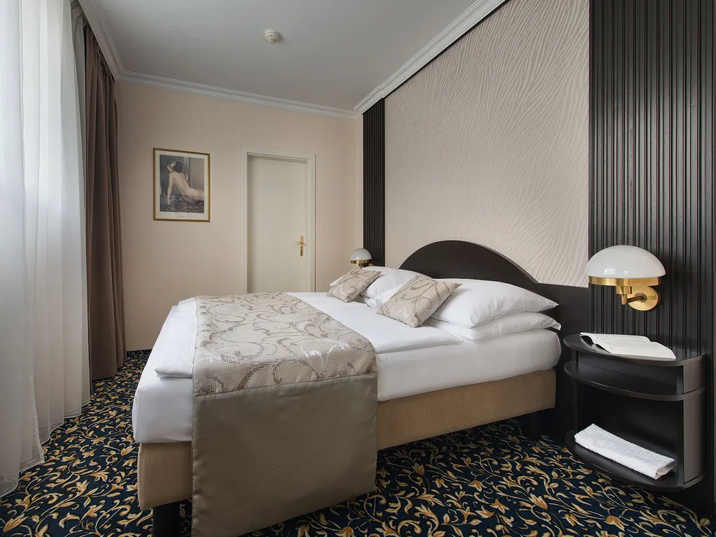 Room, EA Hotel Royal Esprit, Prague