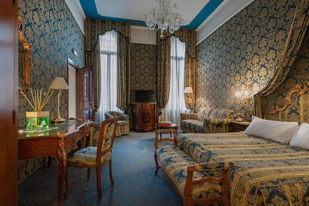 Room, Hotel Al Ponte Antico, Venice
