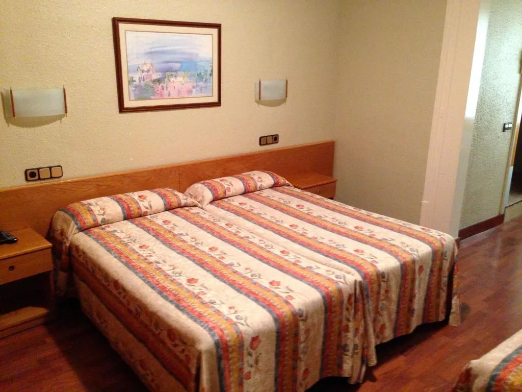 Double or Twin STANDARD Room, Studios Pelayo, Barcelona