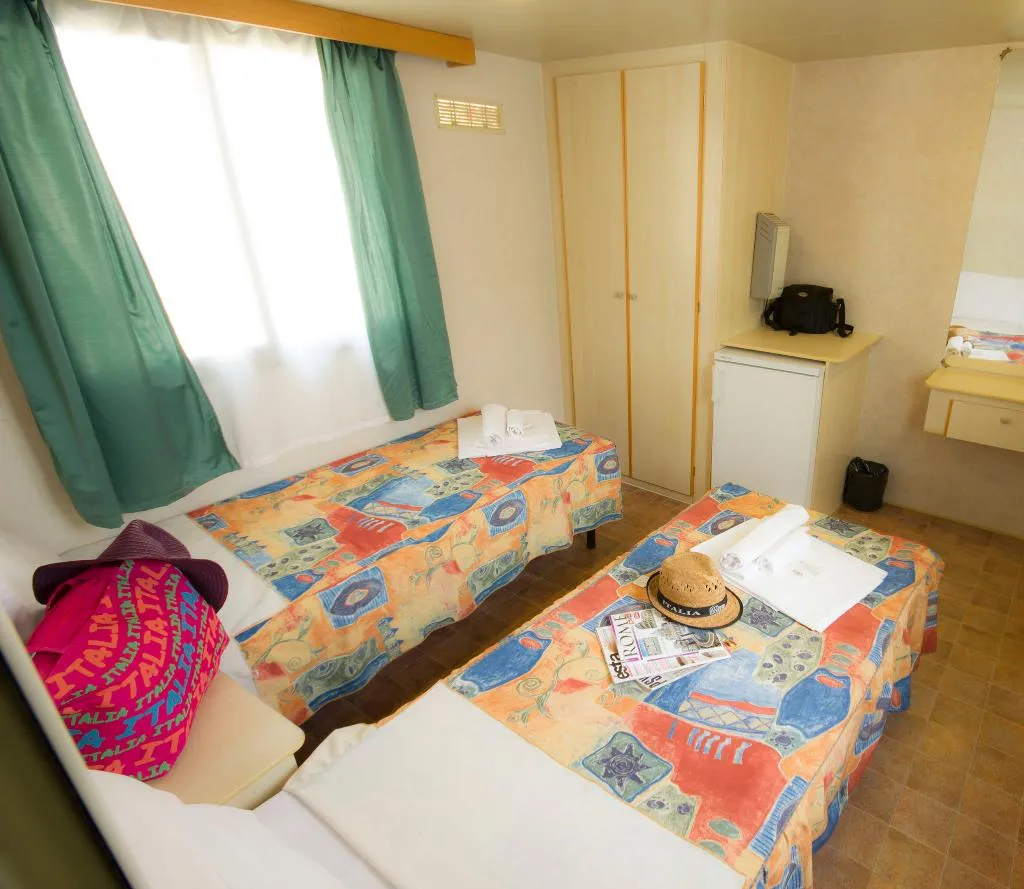 BUNGALOW CAPACITY 2 Room, hu I Pini Village, Rome