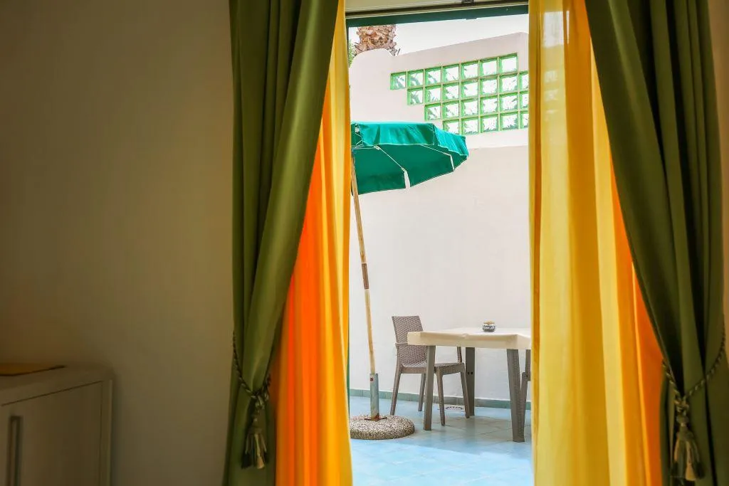 DOUBLE basement Room, Hotel Rivamare, Naples