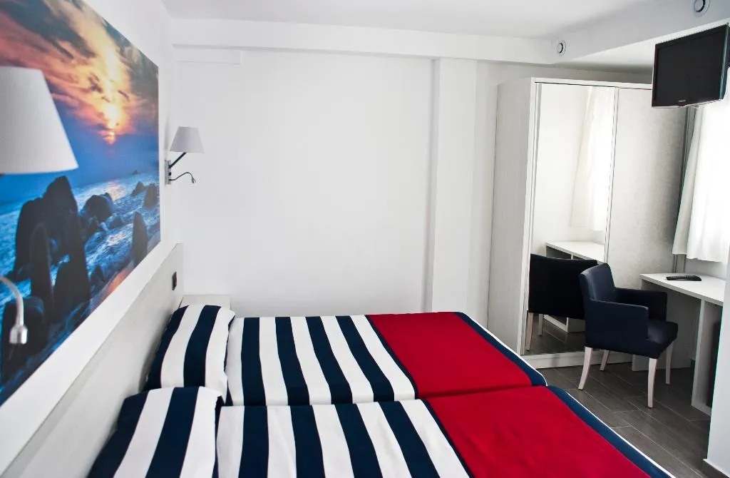 TRIPLE STANDARD Room, Hotel Europa & Spa, Costa Brava