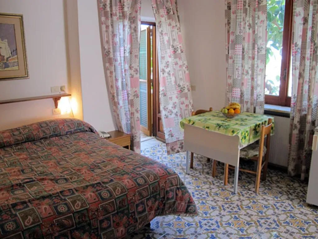 STUDIO SEA VIEW Room, Residence Villa Marinù, Naples