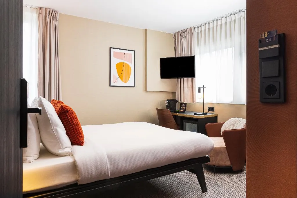 DOUBLE BASIC Room, Huygens Place, Amsterdam