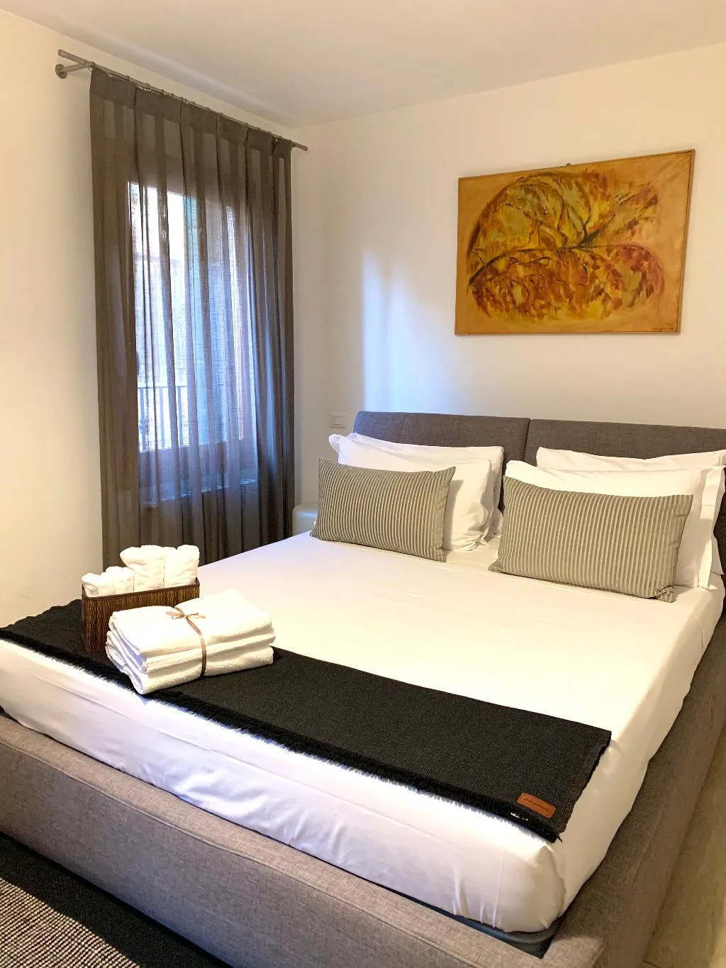 DOUBLE DELUXE CANAL VIEW Room, B&B Fortuny, Venice