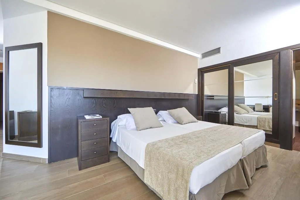 DOUBLE SUPERIOR WITH TERRACE Room, Playa Golf, Majorca