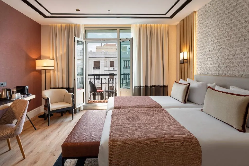 Double or Twin SUPERIOR WITH BALCONY Room, Catalonia Plaza España Hotel & Spa, Madrid