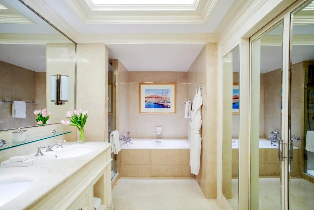 SUITE EXECUTIVE Room, Four Seasons Hotel Cairo at Nile Plaza, Cairo
