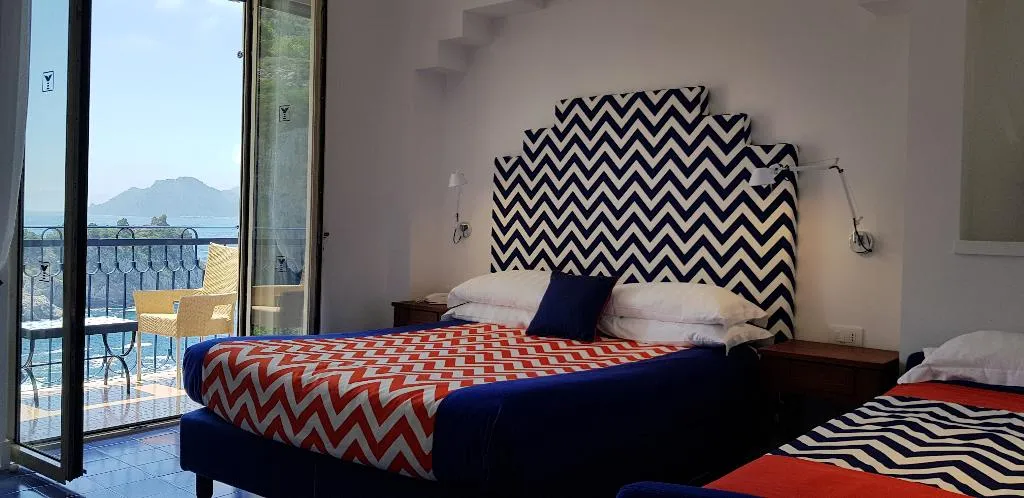 TRIPLE SEA VIEW Room, Delfino, Naples