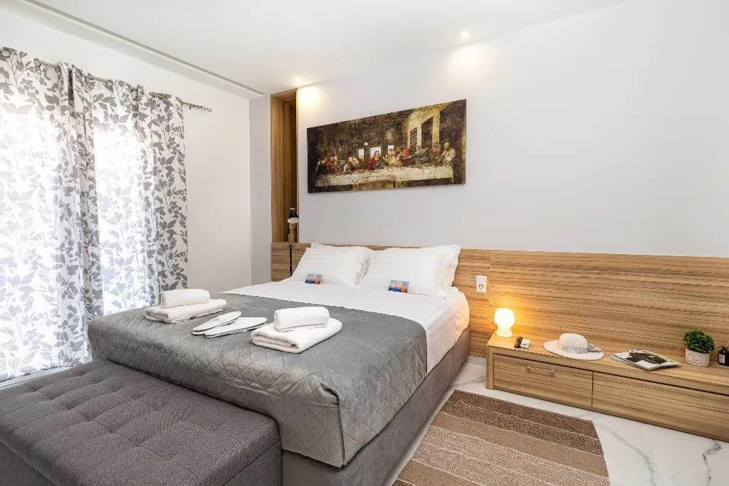 Room, Notus, Crete