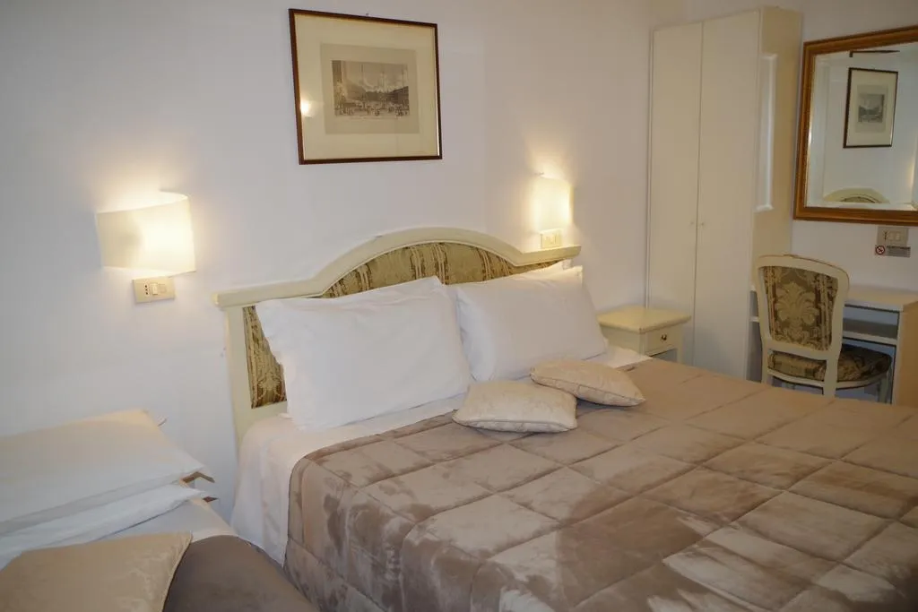 Room, Locanda Casa Petrarca, Venice