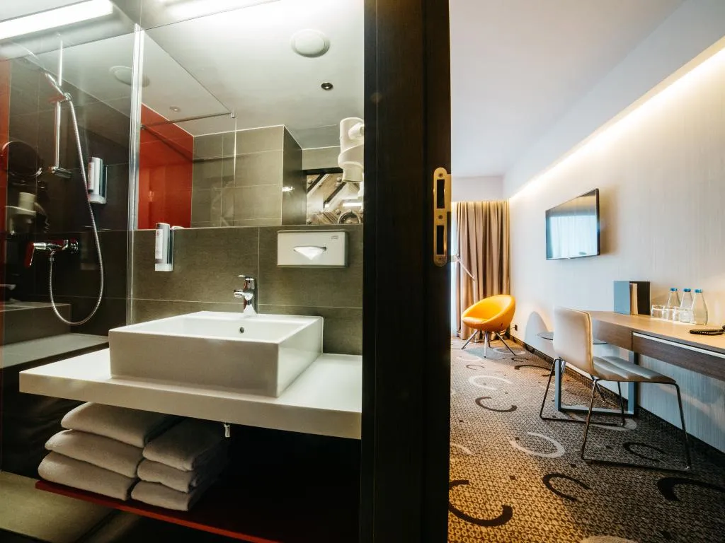 DOUBLE STANDARD Room, Q Hotel Plus Kraków, Krakow