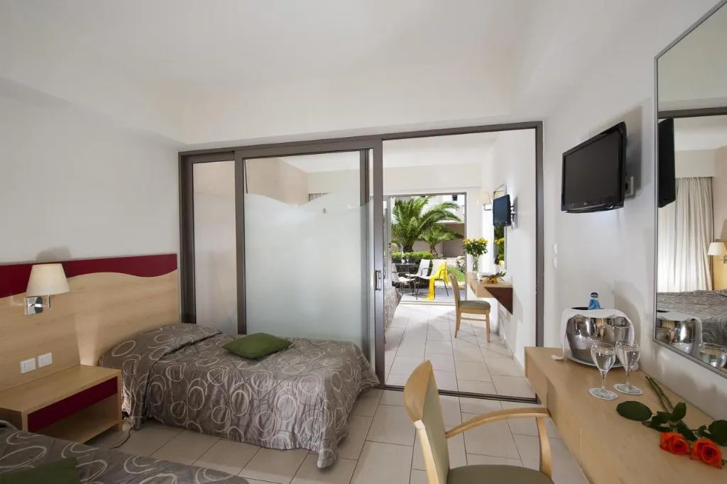 Room, Grand Hotel Holiday Resort, Crete