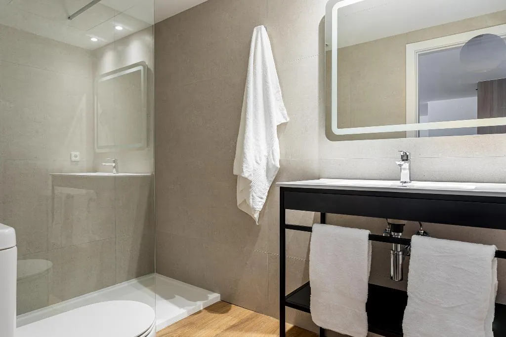 STUDIO CAPACITY 4 Room, B48 Valencia Feria, Valencia