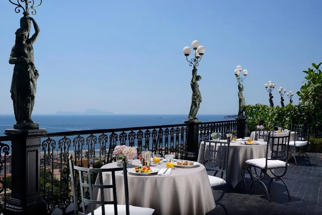 Double or Twin DELUXE SEA VIEW Room, Grand Hotel Parker's, Naples