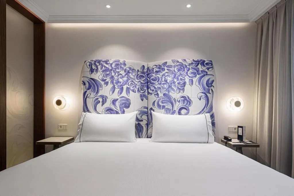 JUNIOR SUITE KING SIZE BED Room, Eurostars Universal Lisboa, Lisbon