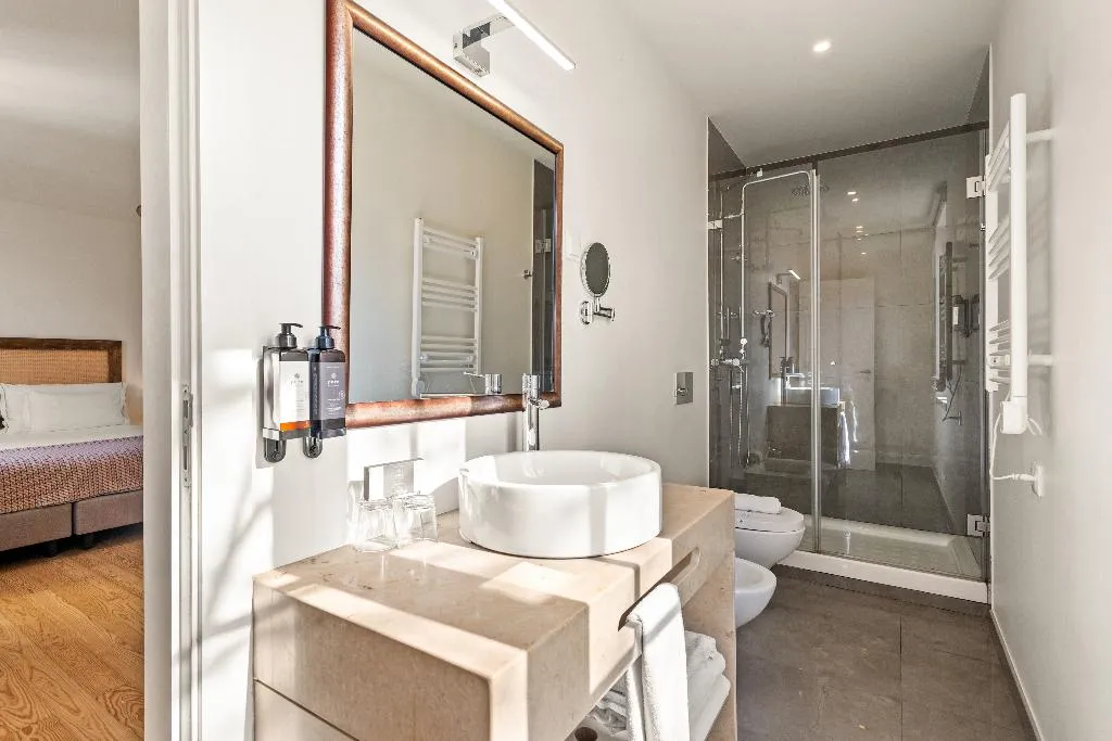 TRIPLE ONE BEDROOM ONE BATHROOM Room, Jardim Da Lapa By Shiadu, Lisbon