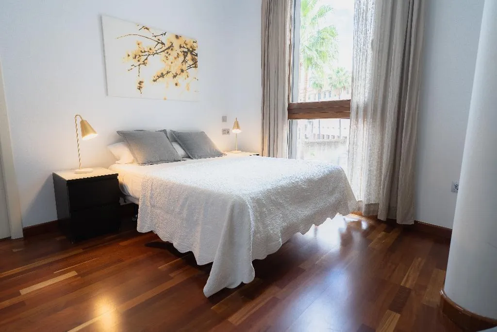APARTMENT THREE BEDROOMS Room, azz Apartamentos Torre de la Plata, Seville