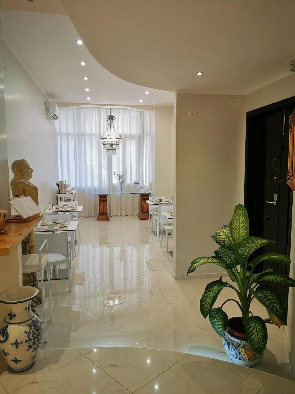 Restaurant, Residenza Borbonica, Naples