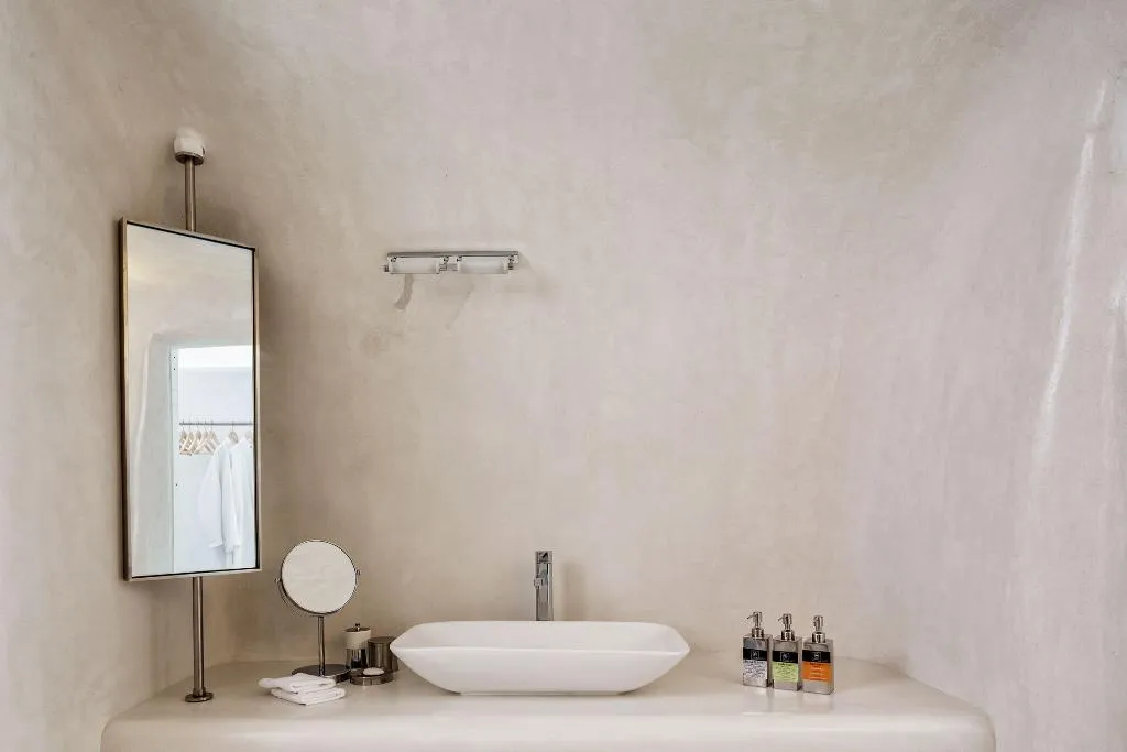 SUITE DELUXE WITH PRIVATE POOL Room, Charisma Suites, Santorini