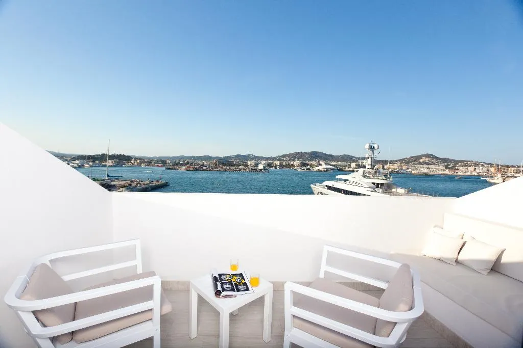 Double or Twin STANDARD Room, Ryans La Marina, Ibiza