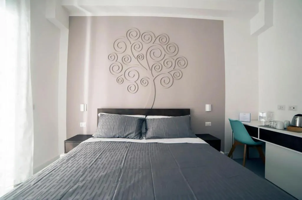 Room, Dada Suite, Naples