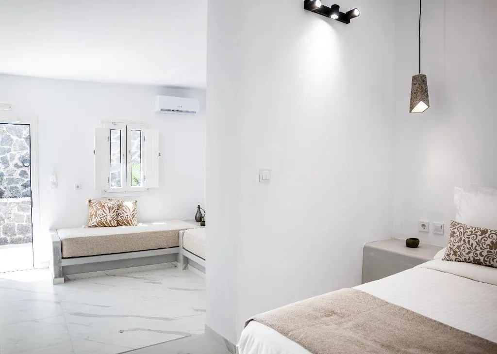 QUADRUPLE STANDARD Room, Kýma Perissa, Santorini