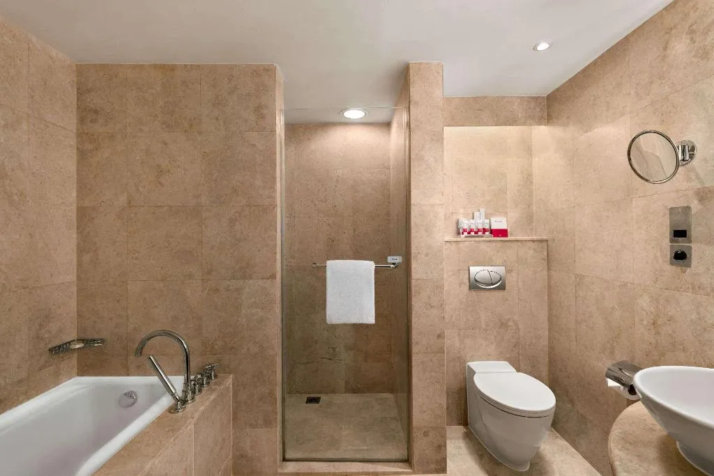 JUNIOR SUITE STANDARD Room, Ramada Plaza by Wyndham Dubai Deira, Dubai