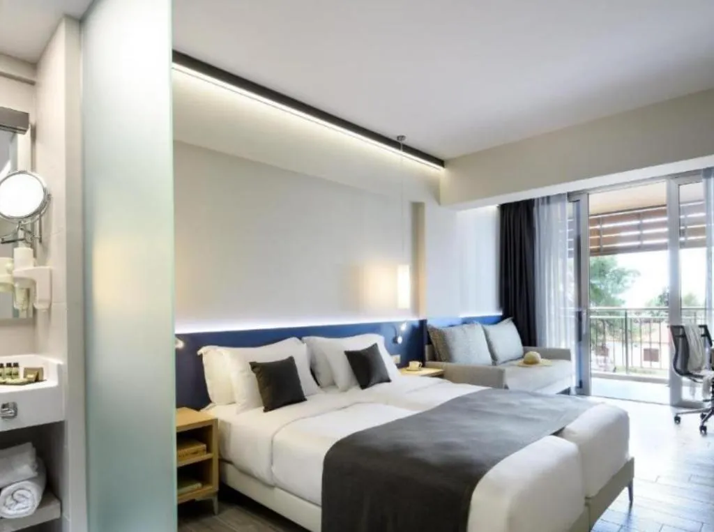 DOUBLE PROMO Room, Blue Dolphin, Thessaloniki