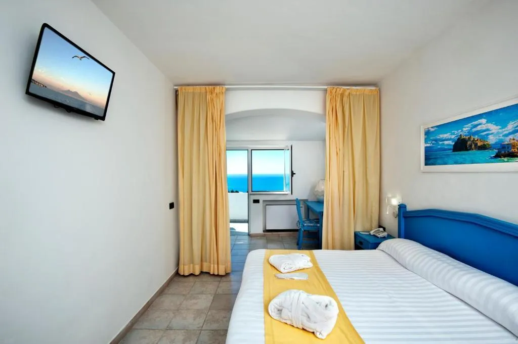 TRIPLE WITH VIEWS Room, Borgo Romantica Resort & SPA, Naples