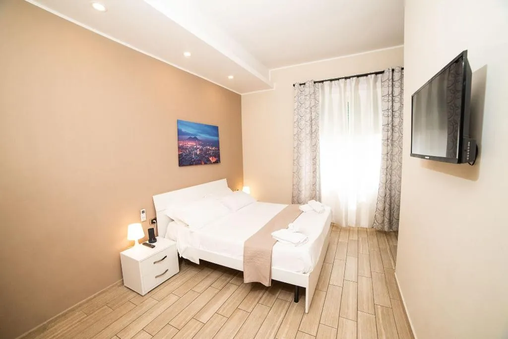 Room, B B Metropolitan, Naples