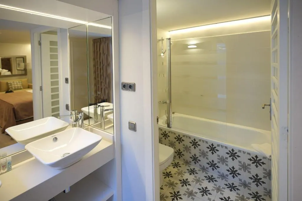 Room, Serennia Fira Gran Vía Exclusive Rooms, Barcelona