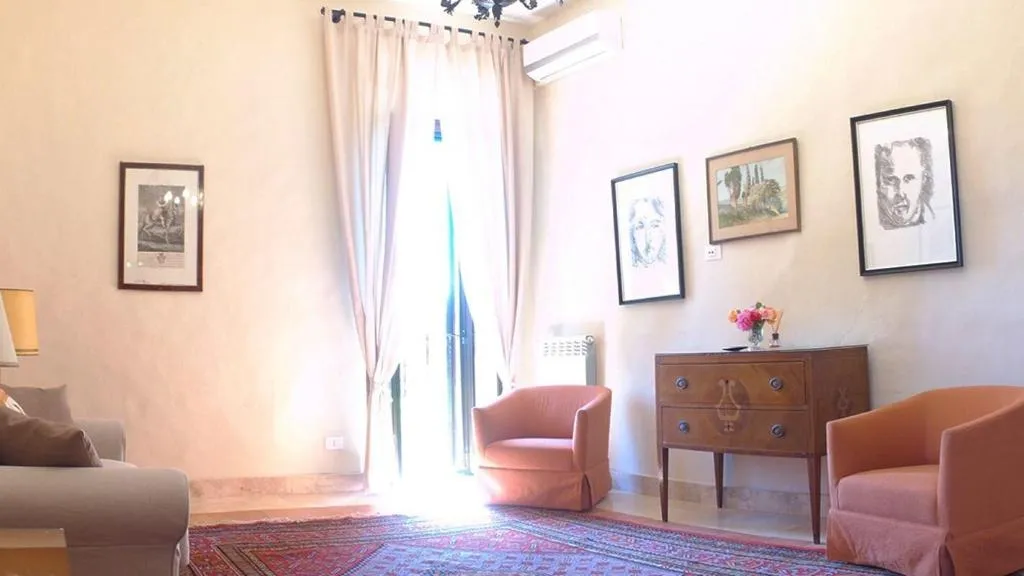 Room, Casale Colleoni, Rome