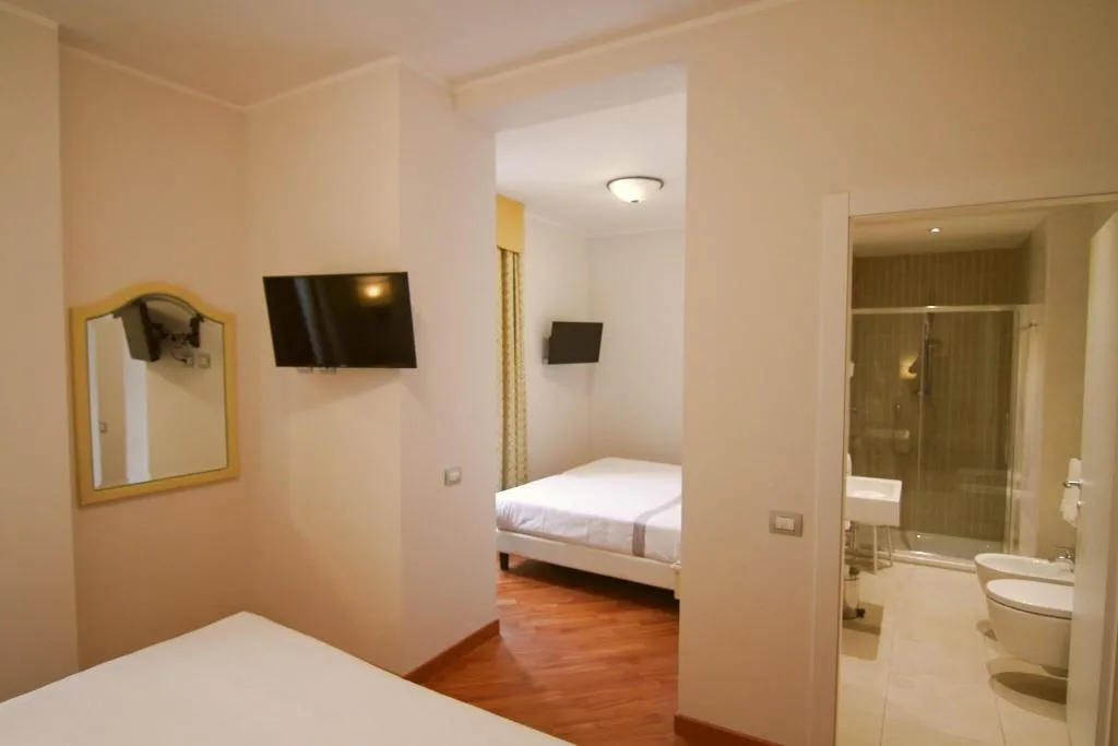 FAMILY ROOM KING SIZE BED Room, Albergo Centrale, Milan