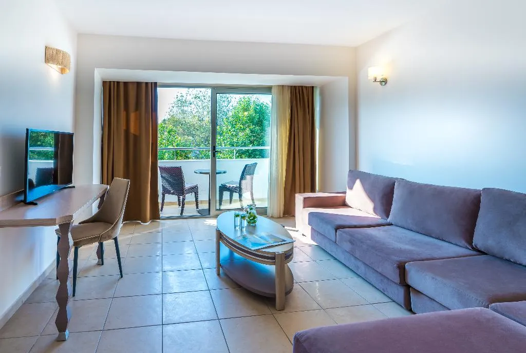 JUNIOR SUITE STANDARD Room, Cronwell Platamon Resort, Thessaloniki