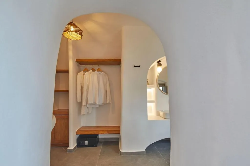 Room, Allure Breeze Suites, Santorini