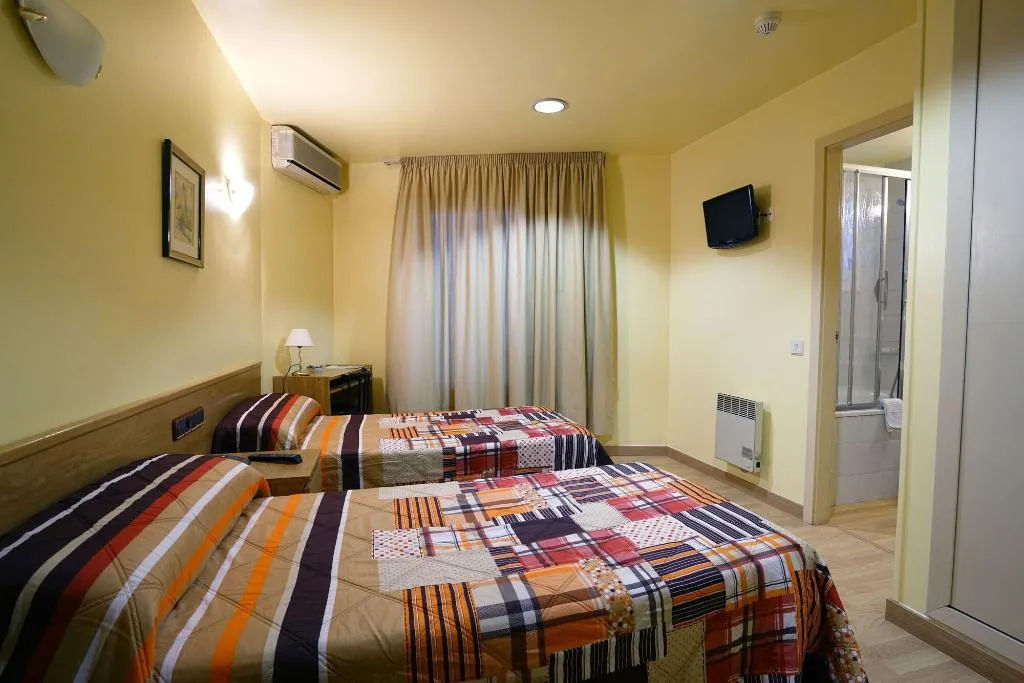 Room, Hotel Esplugues, Barcelona