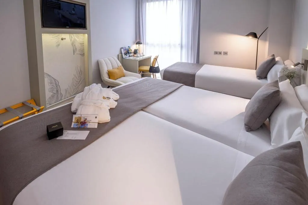TRIPLE COMFORT Room, Serhs del Port, Barcelona