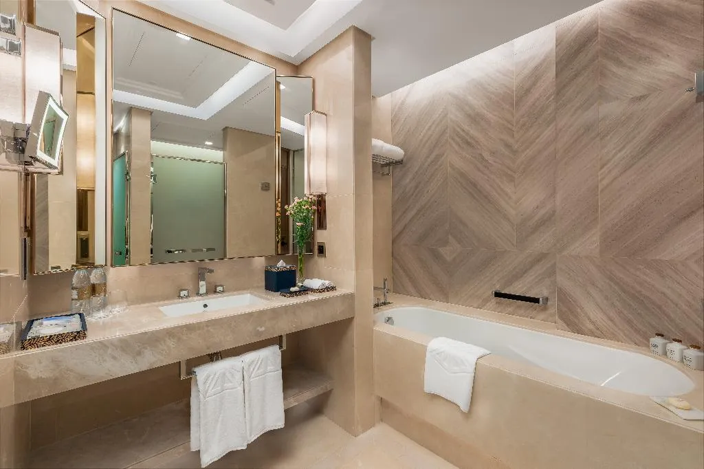 DOUBLE LUXURY SEA VIEW Room, Taj Exotica Resort & Spa, The Palm Dubai, Dubai