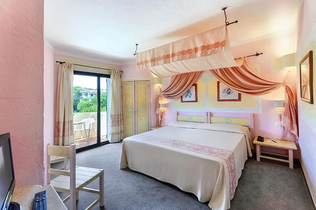 TRIPLE GARDEN VIEW Room, Grand Hotel Smeraldo Beach, Olbia