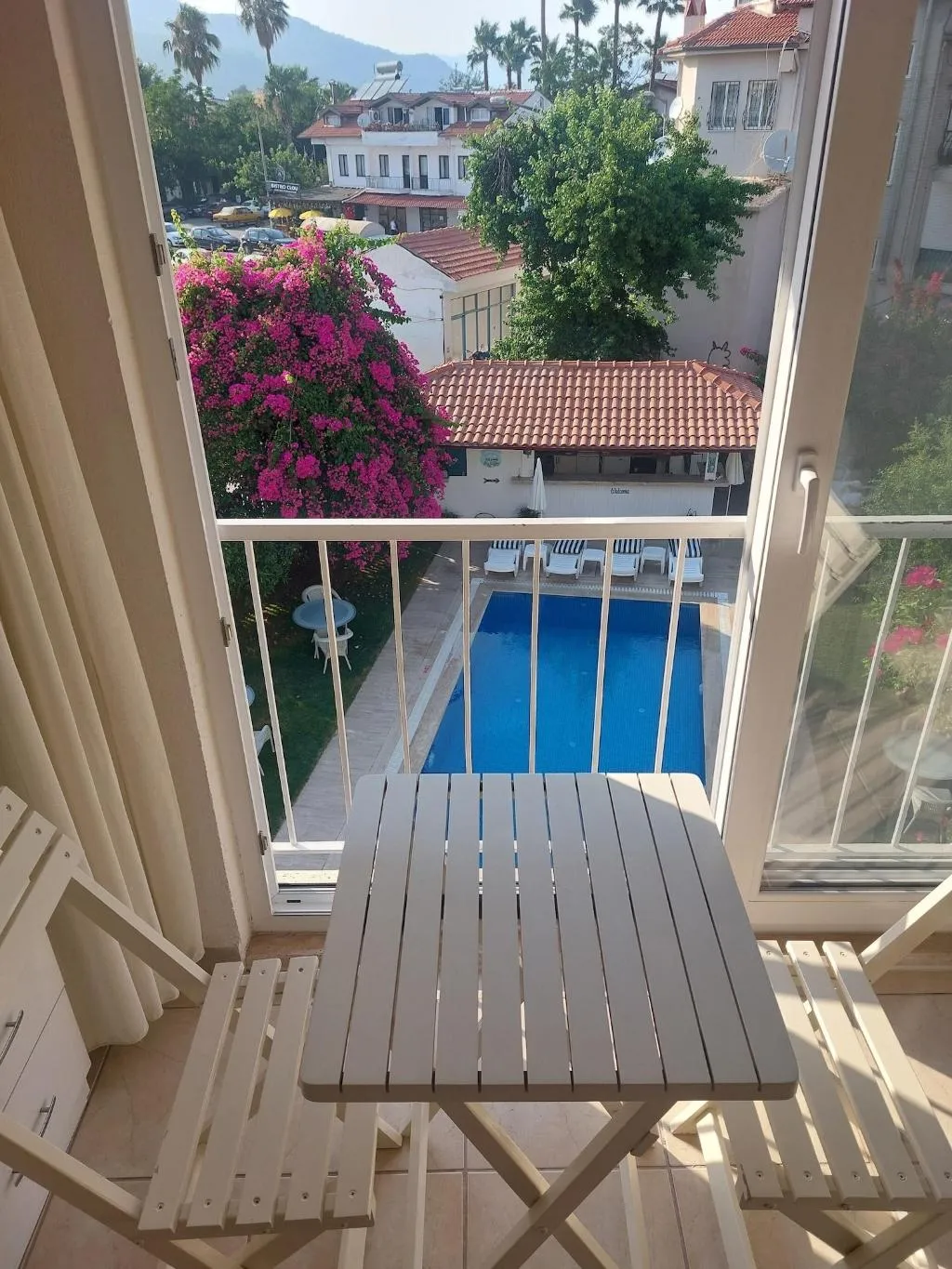 Room, Grandma's Garden, Dalaman