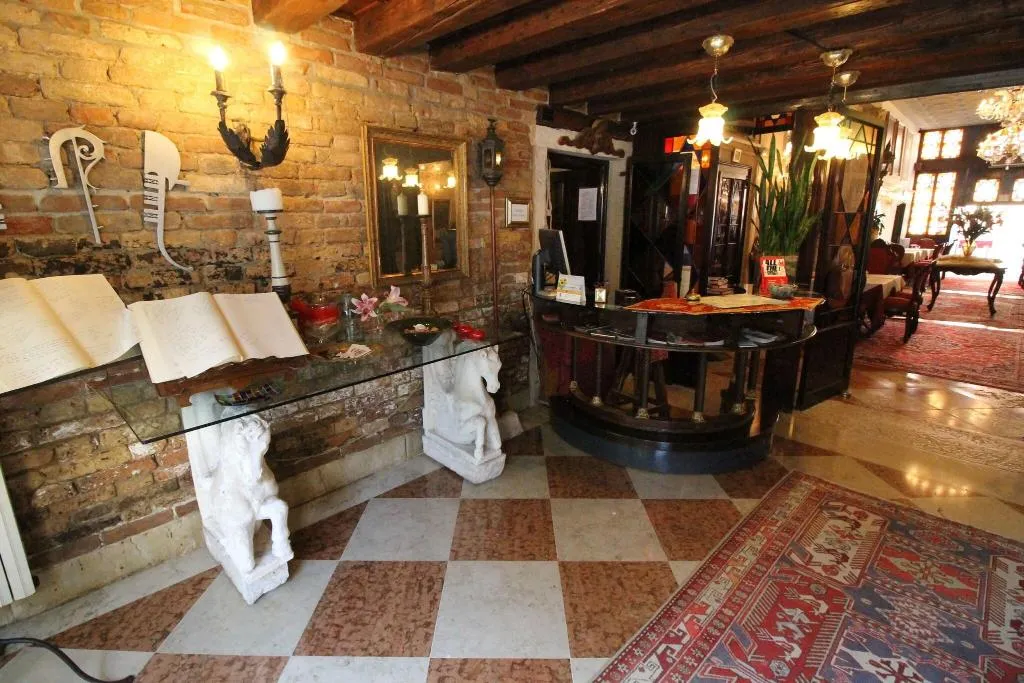 Lobby, Palazzo Abadessa, Venice