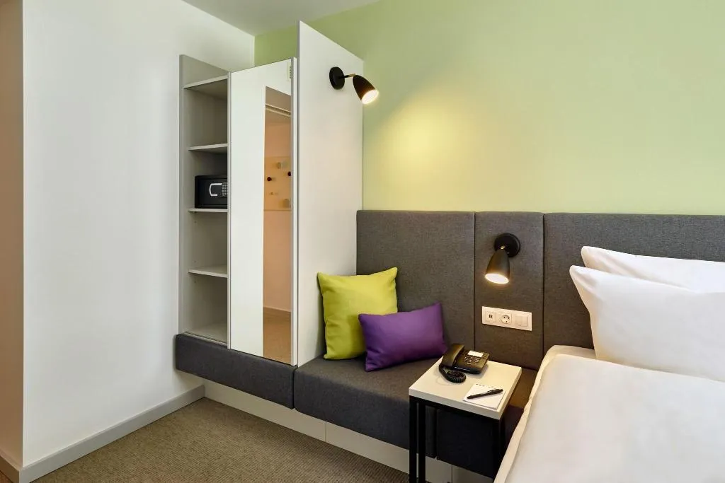 DOUBLE COMFORT Room, H+ Hotel Wien, Vienna